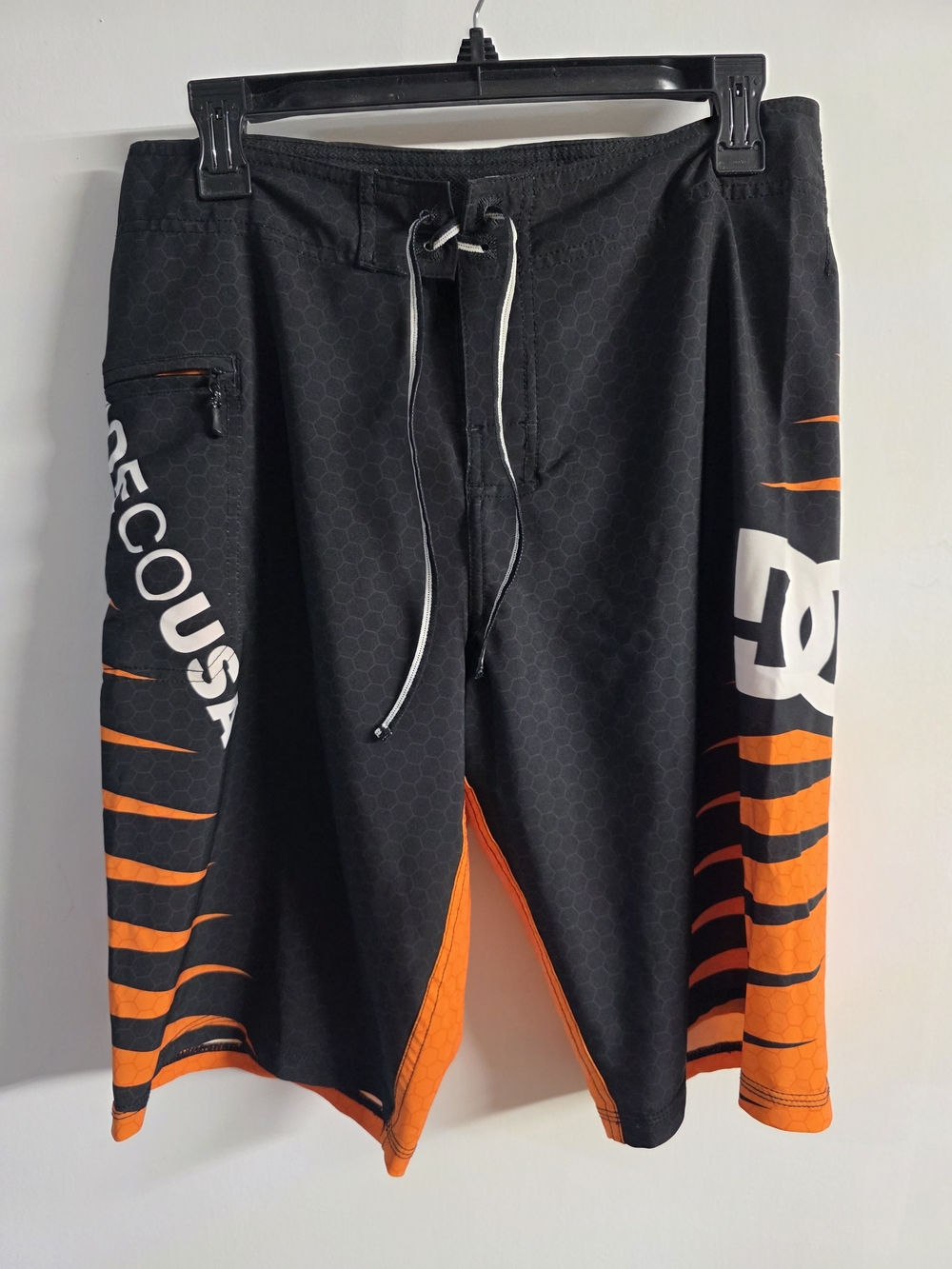 DC Men’s Black & Orange Board Shorts Unlined Size 31 Swimming Trunks